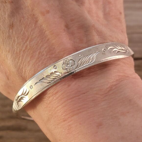 Vintage Engraved Flower Texture Sterling Expandable Bangle Bracelet - Picture 1 of 9